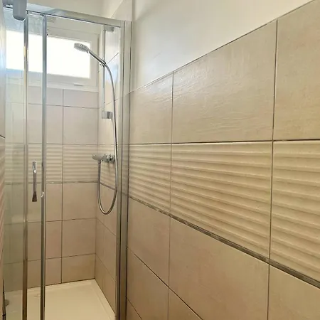 Lv280-g025 2 Couchages Le Lavandou